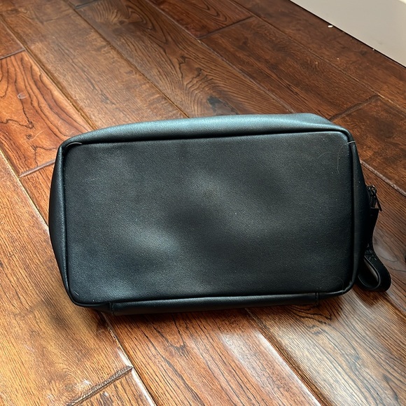 Black Beis Bundle, Convertible Weekender bag and Weekender Mini, &Cosmetic pouch - Picture 9 of 16